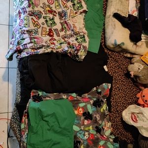 Scrubs in different sizes